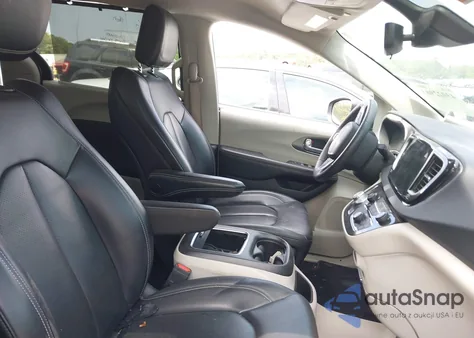 2023 Chrysler Pacifica Touring L z USA, uszkodzony, nr VIN 2C4RC1BG2PR571438